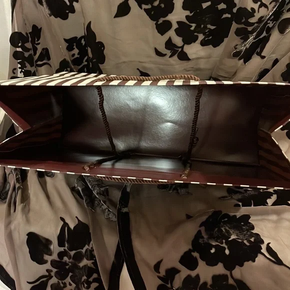Henri Bendel | Shopping Bag | EUC | 16” x 12” x 5.5” - Picture 4 of 9